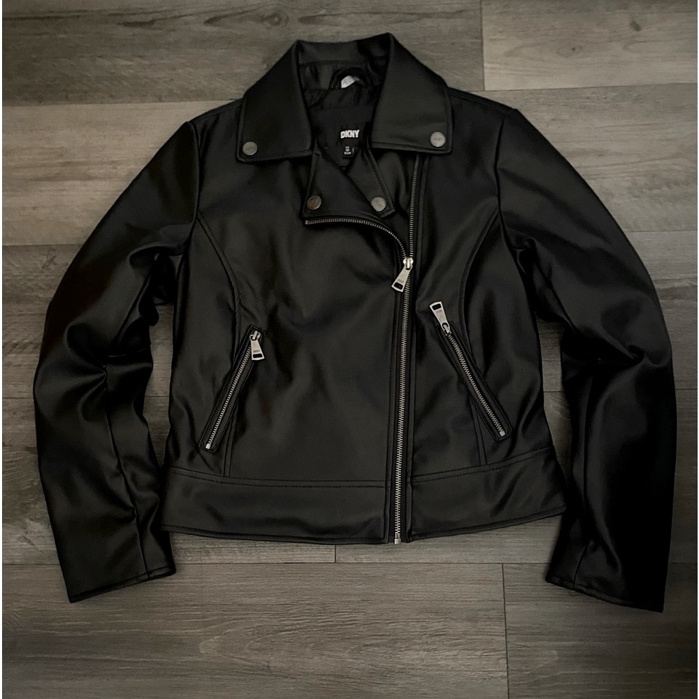 NWT DKNY SOFT WATER-RESISTANT FAUX LEATHER MOTO JACKET. SIZE S